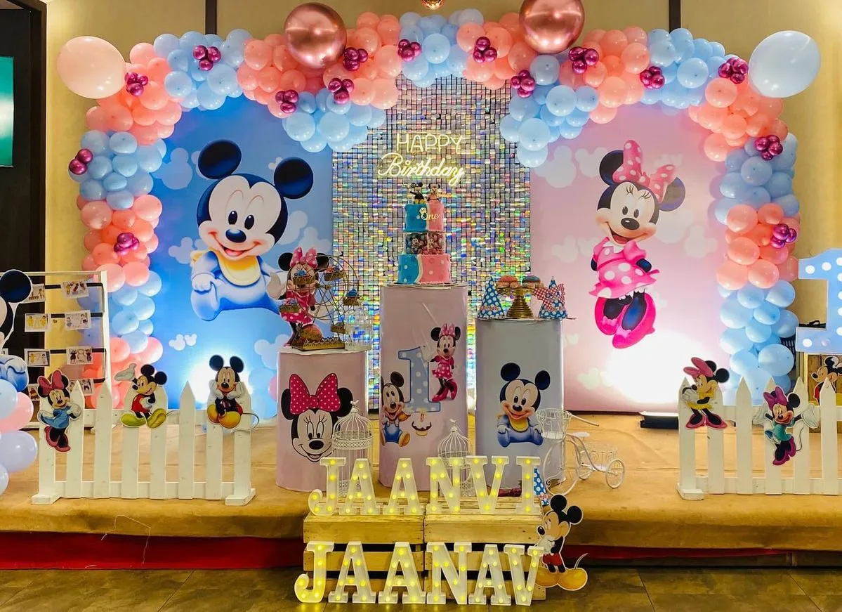 Cartoon Theme Decoration